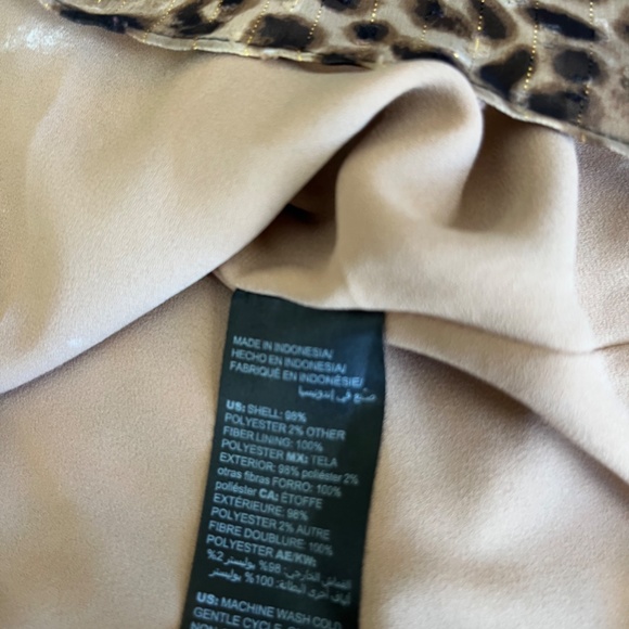 White House Black Market Leopard Off Shoulder Top Medium - Picture 7 of 7